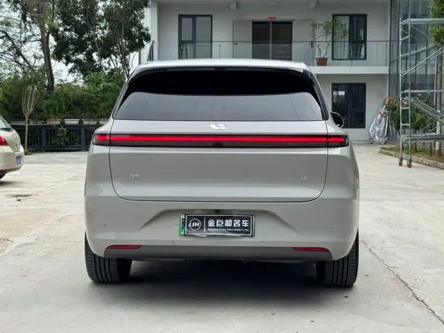 Li Auto L6 — Фото автомобиля 17