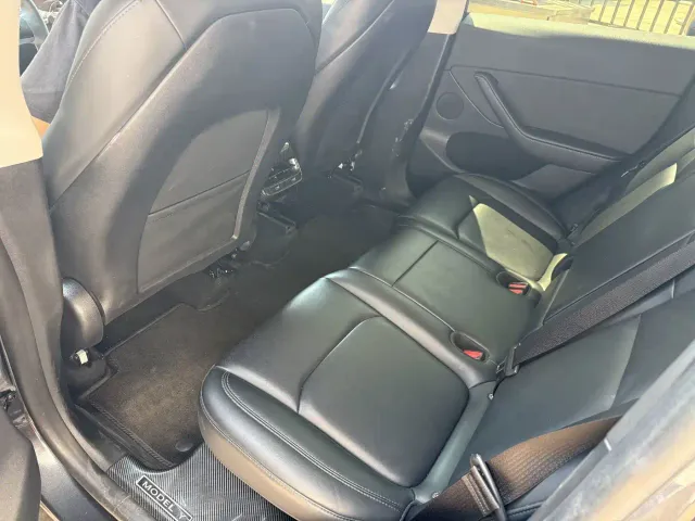 Tesla Model Y — Фото автомобиля 3