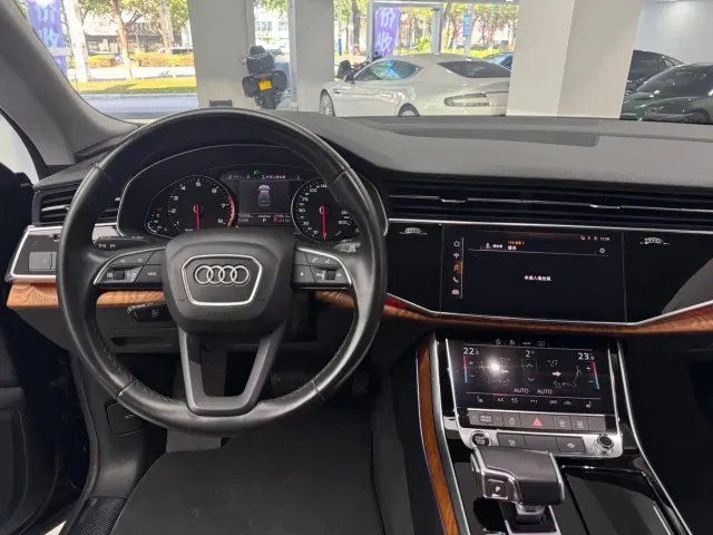 Audi Q8 — Фото автомобиля 12