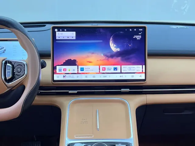 Geely Galaxy Starship 7 EM-i — Фото автомобиля 14