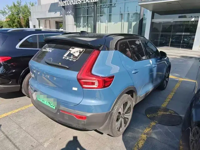 Volvo XC40 — Фото автомобиля 4