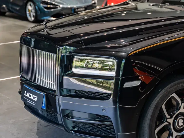 Rolls-Royce Cullinan — Фото автомобиля 2