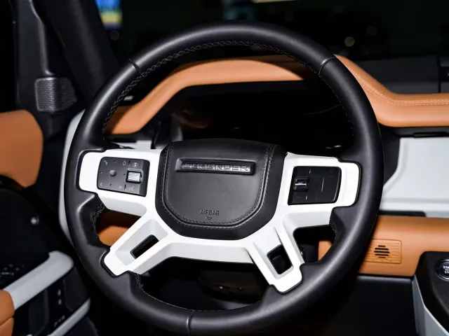Land Rover Defender — Фото автомобиля 24