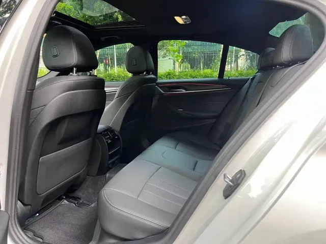 BMW 5 Series — Фото автомобиля 14