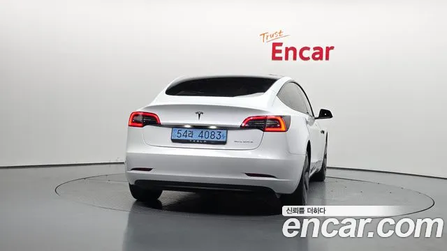 Tesla Model 3 — Фото автомобиля 3