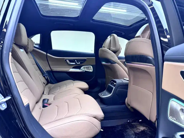 Mercedes-Benz E-Class — Фото автомобиля 12