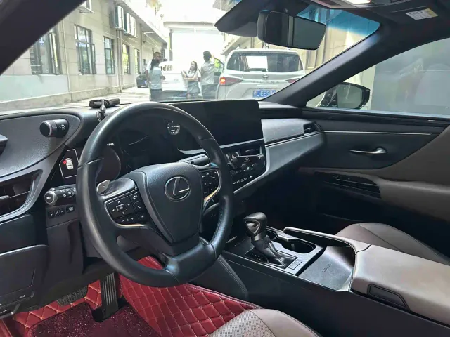 Lexus ES — Фото автомобиля 16