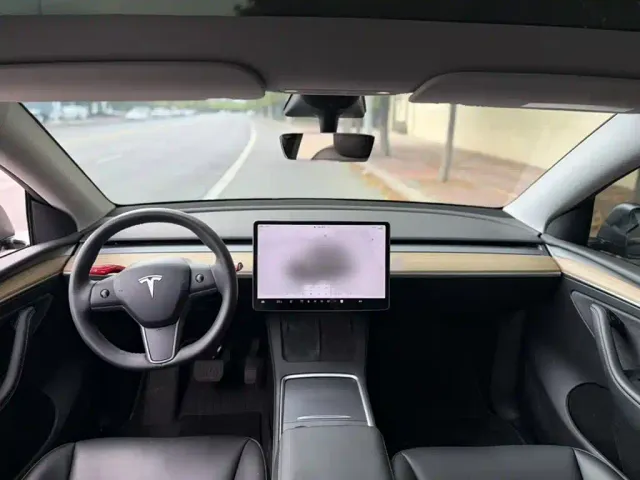 Tesla Model Y — Фото автомобиля 7
