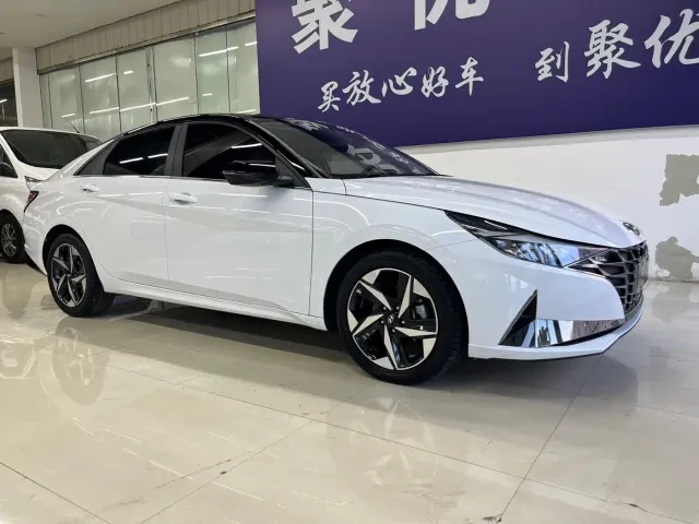 Hyundai Elantra — Фото автомобиля 3