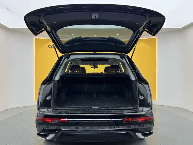 Audi Q7 — Фото автомобиля 11
