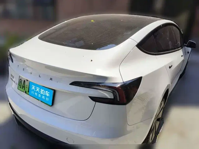 Tesla Model 3 — Фото автомобиля 2