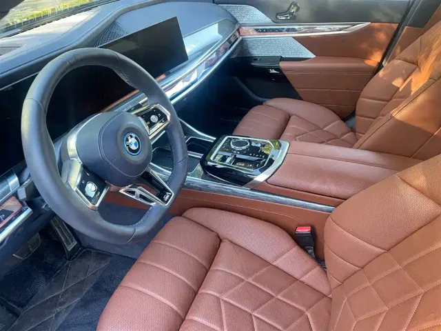BMW i7 — Фото автомобиля 8
