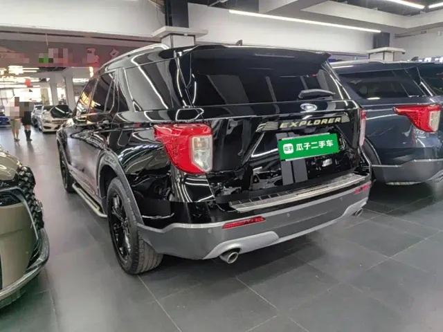Ford Explorer — Фото автомобиля 4