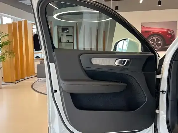 Volvo XC40 — Фото автомобиля 7