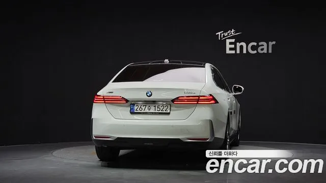 BMW 5 Series G60 — Фото автомобиля 4