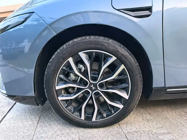Xpeng P5 — Фото автомобиля 5