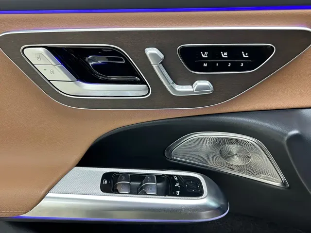 Mercedes-Benz E-Class — Фото автомобиля 19