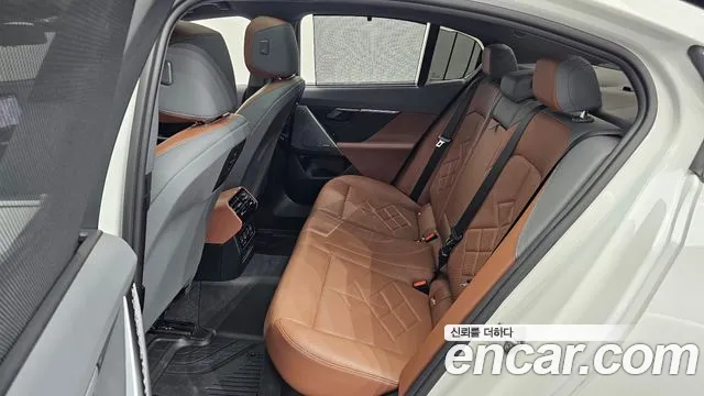 BMW 5-Series 5 серия (G60) — Фото автомобиля 12