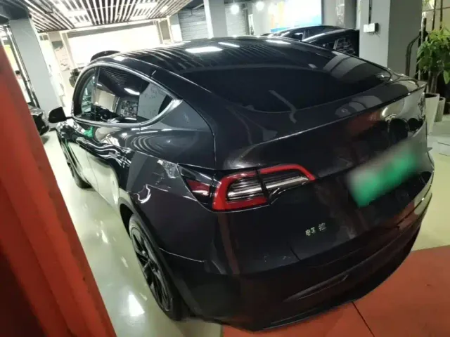 Tesla Model Y — Фото автомобиля 4