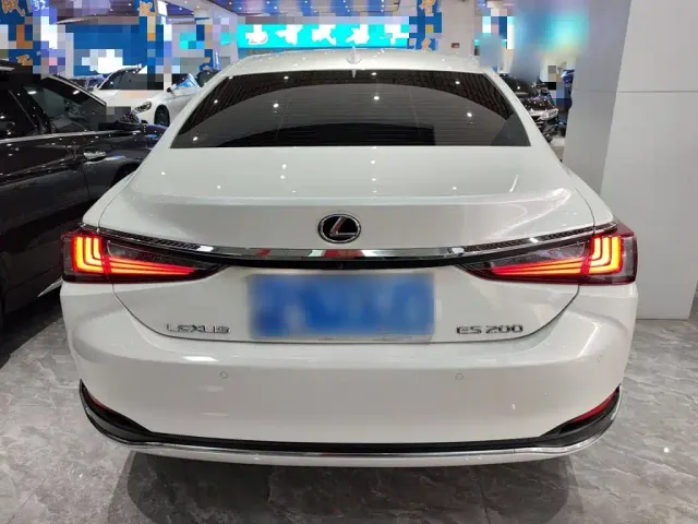 Lexus ES — Фото автомобиля 3