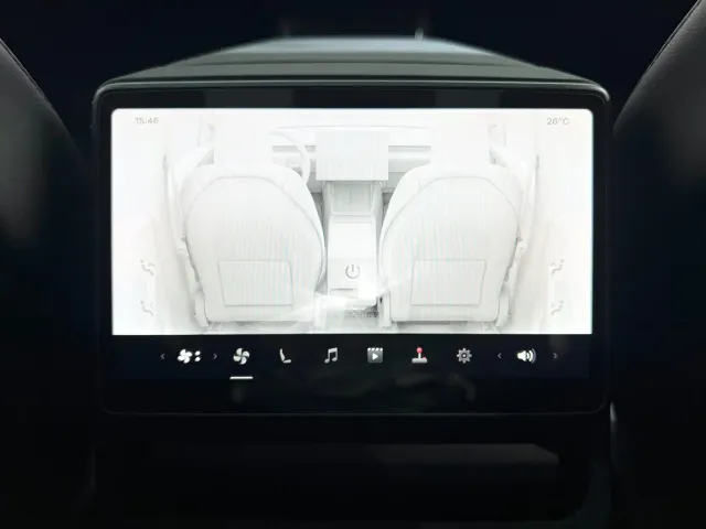 Tesla Model Y — Фото автомобиля 19