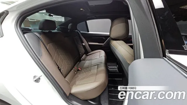 BMW 5 Series G60 — Фото автомобиля 11