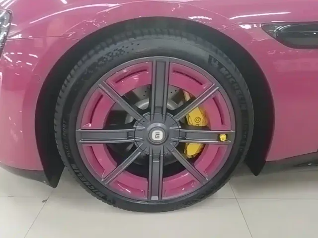 Xiaomi SU7 — Фото автомобиля 22