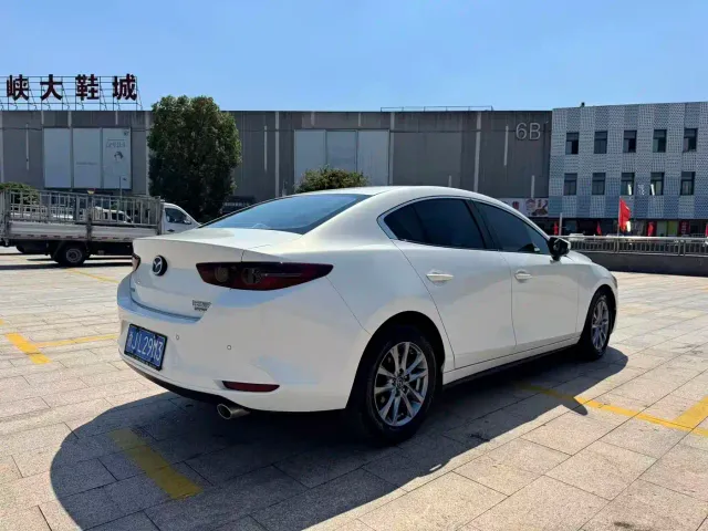 Mazda Axela — Фото автомобиля 7