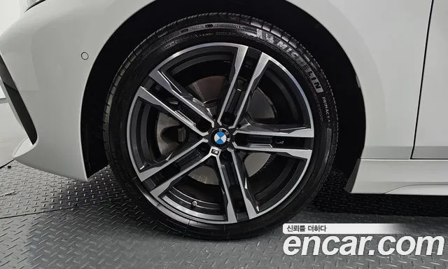 BMW 1 Series F40 — Фото автомобиля 5