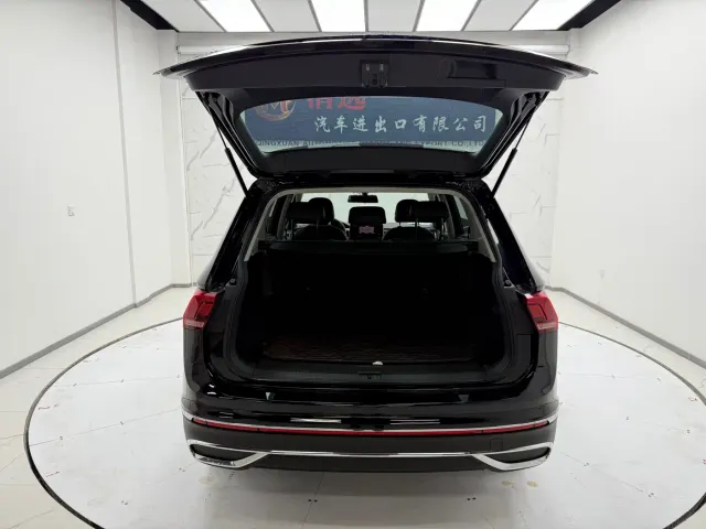 Volkswagen Tiguan L — Фото автомобиля 9