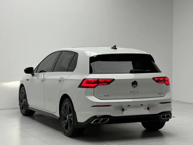 Volkswagen Golf — Фото автомобиля 9