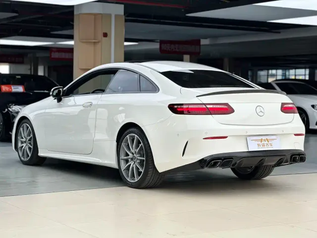 Mercedes-Benz E-Class — Фото автомобиля 3