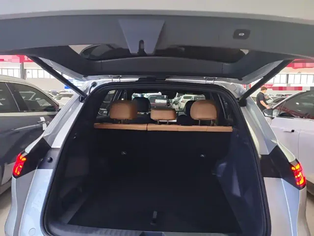 Geely Galaxy Starship 7 EM-i — Фото автомобиля 18