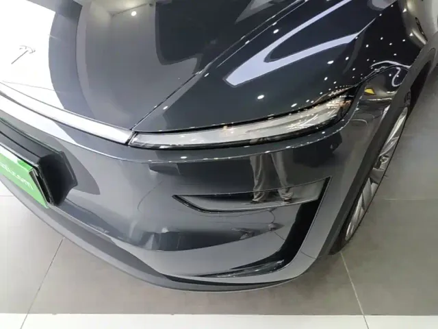 Tesla Model Y — Фото автомобиля 23