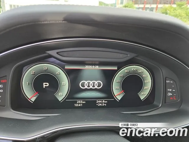 Audi Q8 — Фото автомобиля 4