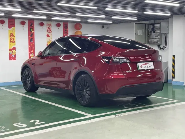 Tesla Model Y — Фото автомобиля 7