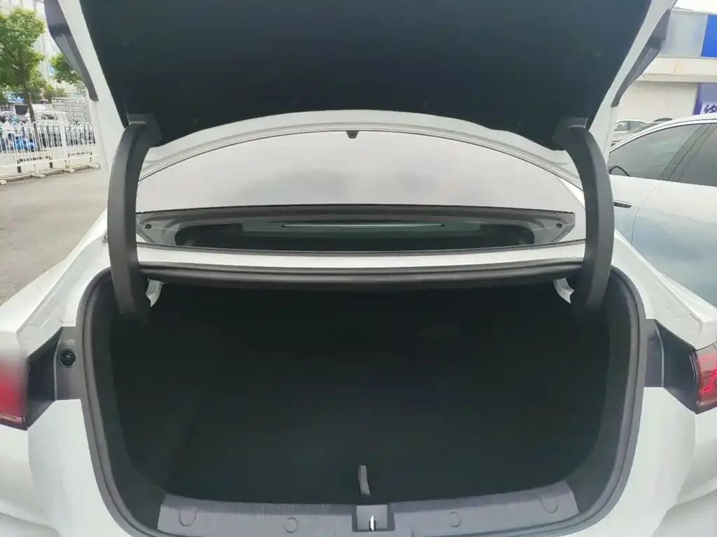 BYD Qin L 2025 DM-i Smart Drive Edition 120KM Surpassing — Фото автомобиля 14