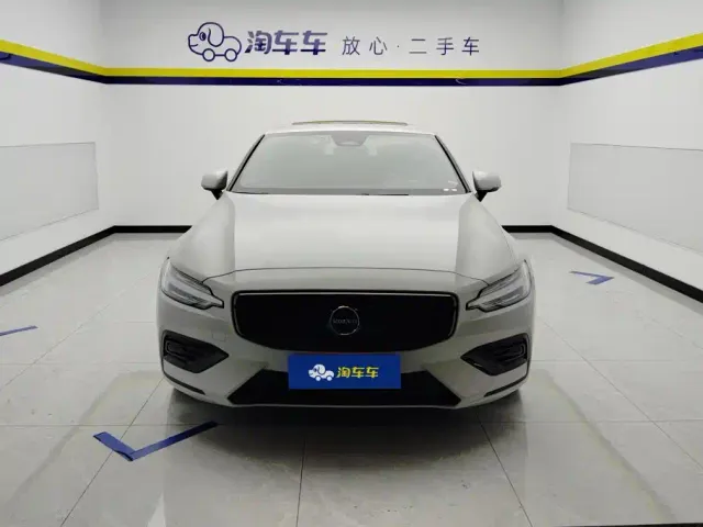 Volvo S60 — Фото автомобиля 2