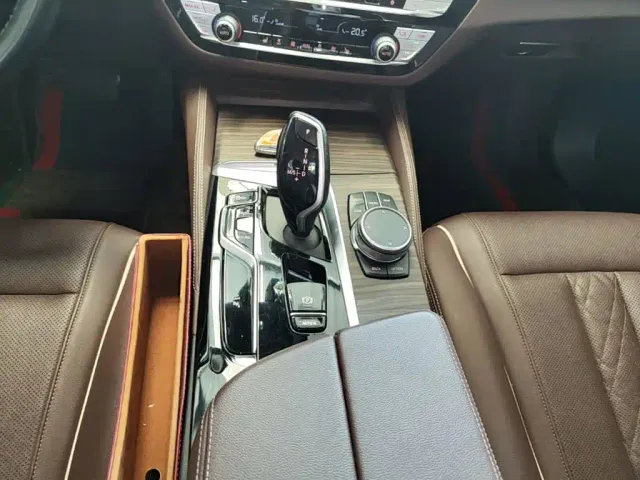 BMW 5 Series — Фото автомобиля 13