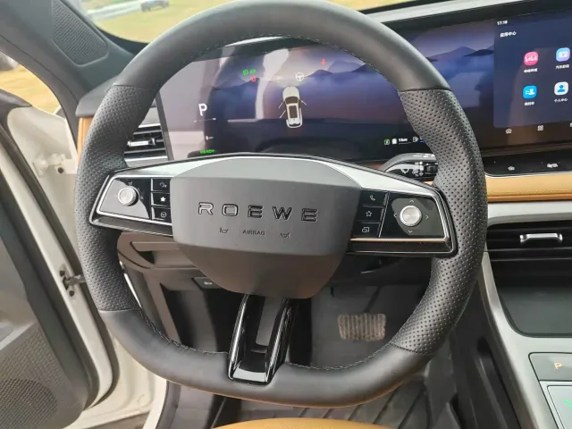 Roewe RX5 — Фото автомобиля 13