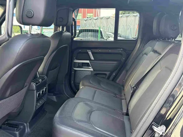 Land Rover Defender — Фото автомобиля 6