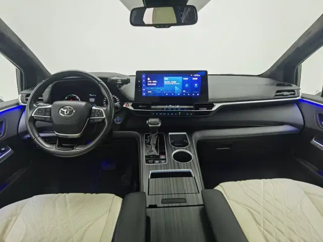 Toyota Sienna — Фото автомобиля 5