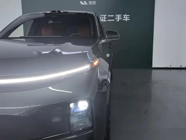Li Auto L8 — Фото автомобиля 5