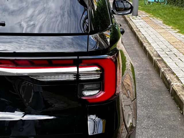 Ford Explorer — Фото автомобиля 11