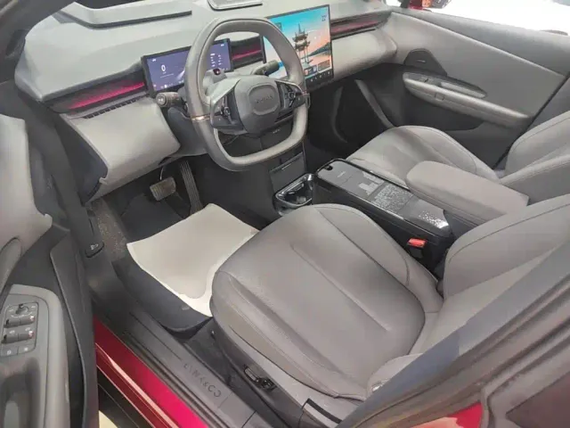 Lynk & Co Z20 — Фото автомобиля 14