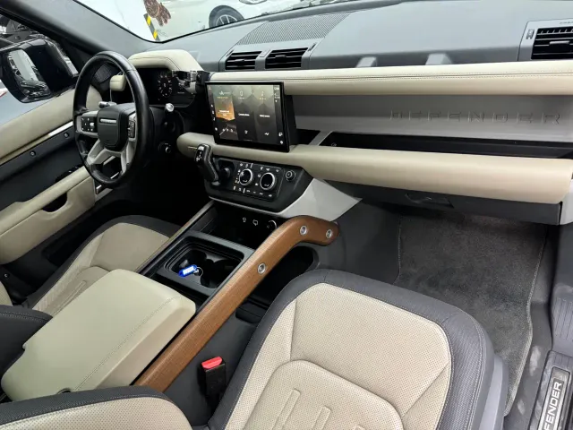 Land Rover Defender — Фото автомобиля 11