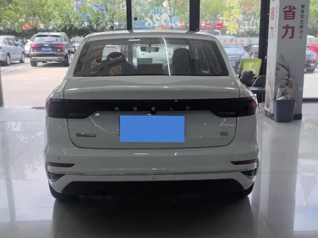 Geely Emgrand — Фото автомобиля 4