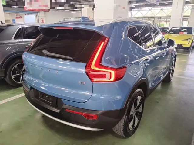 Volvo XC40 — Фото автомобиля 6