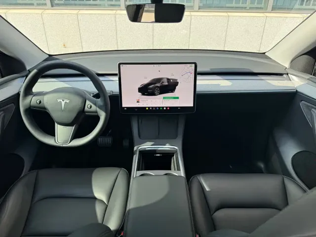 Tesla Model Y — Фото автомобиля 16
