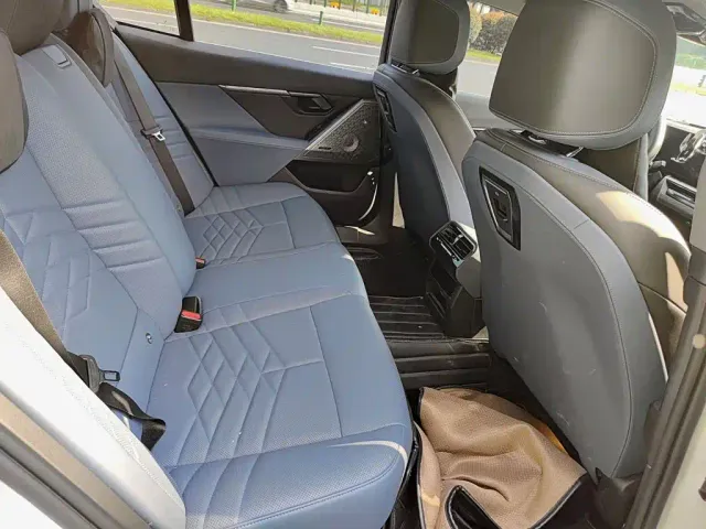 BMW 5 Series — Фото автомобиля 11